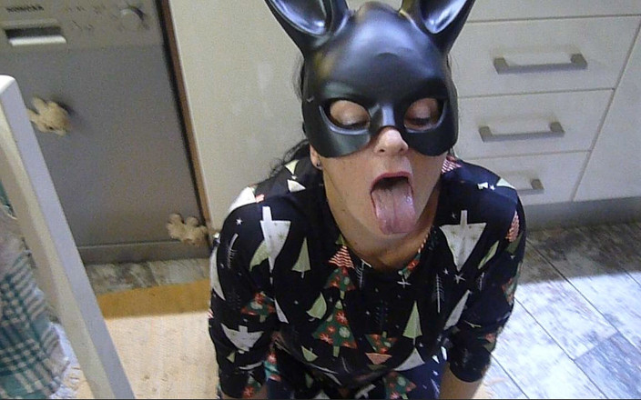 Toilet Mommy: 口交以热辣的精液射在我的脸上结束