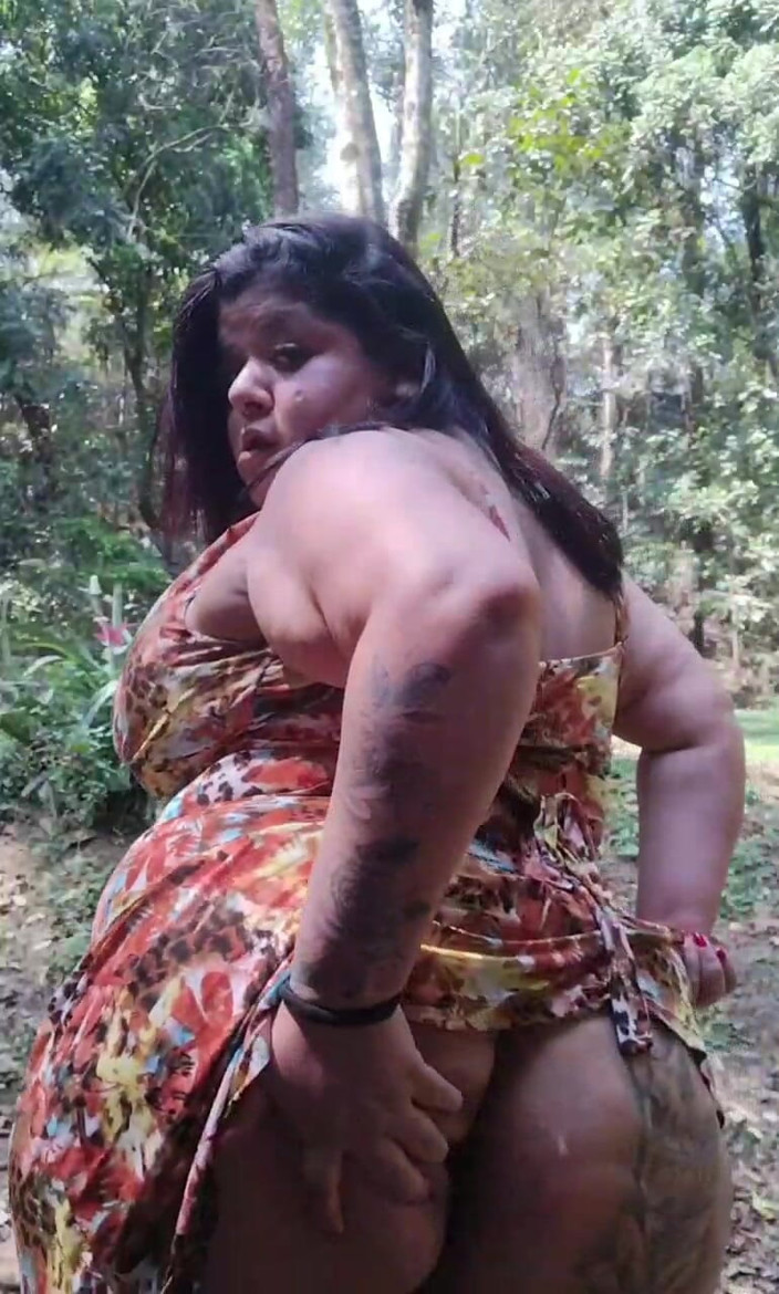 Mary Jhuana: BBW Showing off Big Breasts in the Park