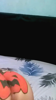 미공개 이미지: Gina의 호박은 모든 것이 제거될 때까지 수탉 위에서 꿈틀거립니다.