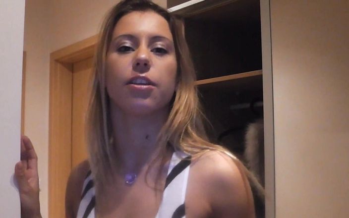 NM fetish femdom videos by Princess Nikki Cruel: Принцесса Nikki в туалете - писссс-видео