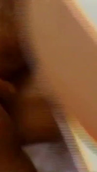 大屁股狂野的淫娃在户外被肛交