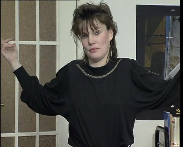 YOUR FIRST PORN: Pamela Bugelt Ihre Muschi con Bugeleisen - Pamela Stira la figa...