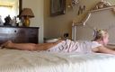 Selena 70: Amateur blonde rijpe vrouw massageseks
