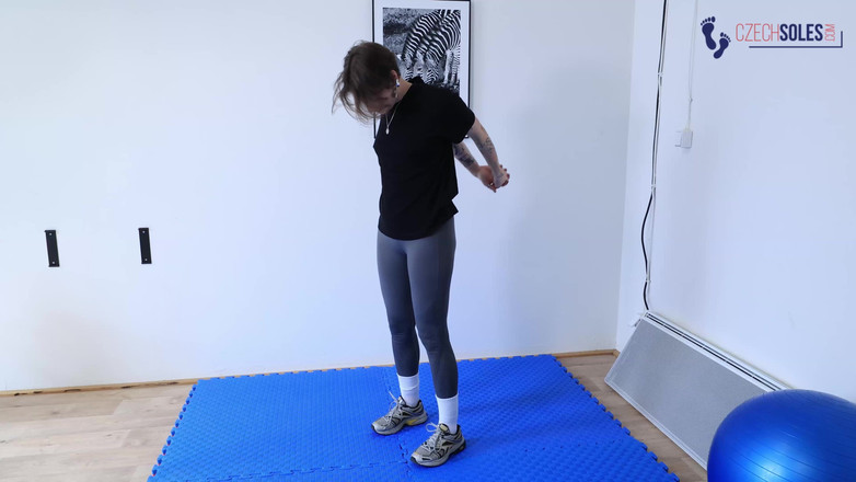 Czech Soles - foot fetish content: ジムの白い靴下の女神