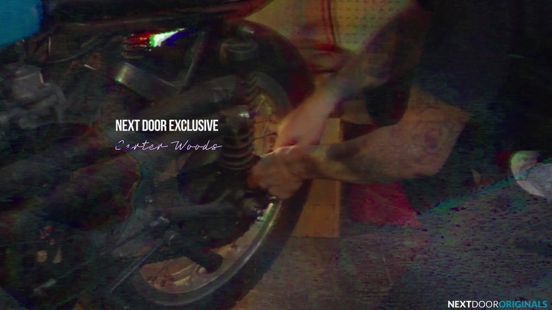 Next Door Studios: Hot Af Mecanic de Hunk Carter Woods - Jayden Marcos - Nextdoorstudios