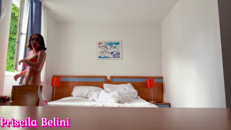 PriscilaBelini: Wanita Dirakam Di Bilik Hotel