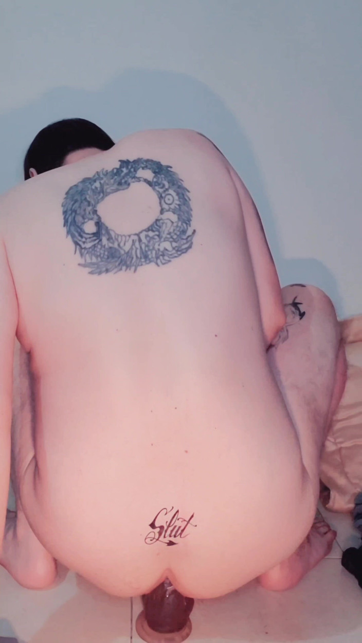 SlutClosetedfag: Menunggang dildo jalang