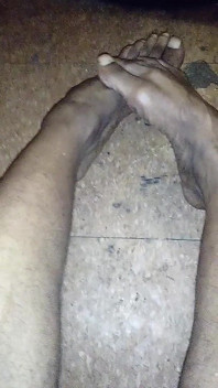 Kaki panjang yang sangat bagus dan fetish kaki yang boleh dihisap