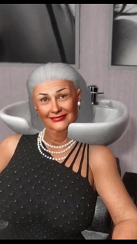Donna Vecchia Di 70 Anni Sexy E Giovane Parrucchiere