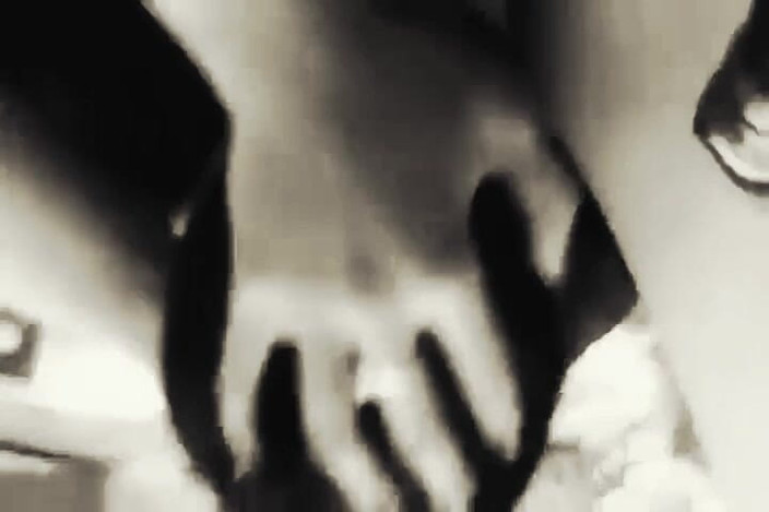 Sanayababhi: Seks męża i żony na kanapie