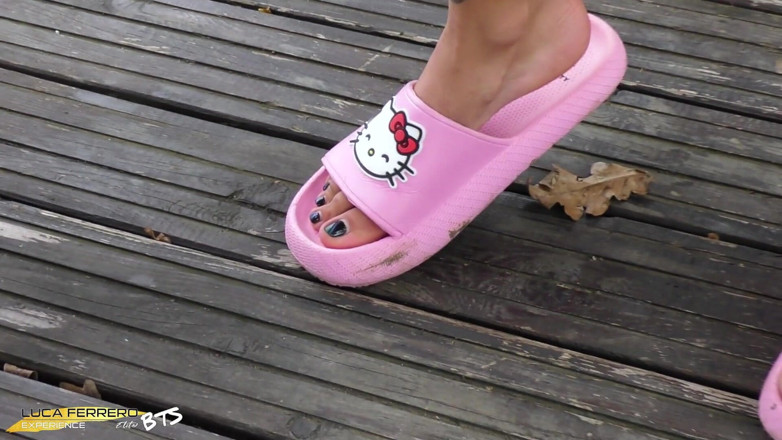 Ferrero anal experience: Por trás da cena Edone encontra Ferrero em um acampamento...