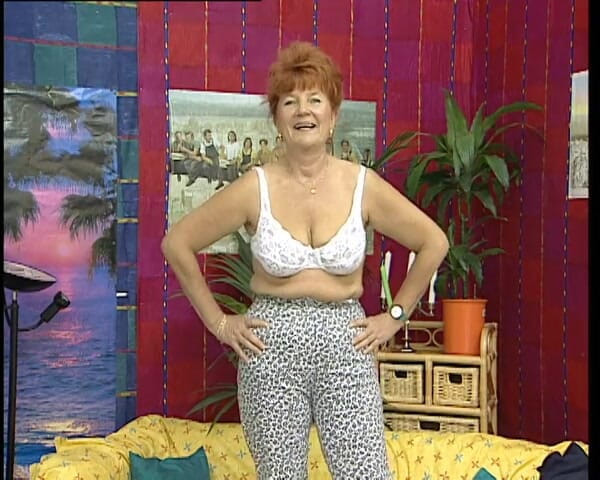 YOUR FIRST PORN: Junge Omi Karin Wichst Schon Ein Leben Lang - joven abuela...