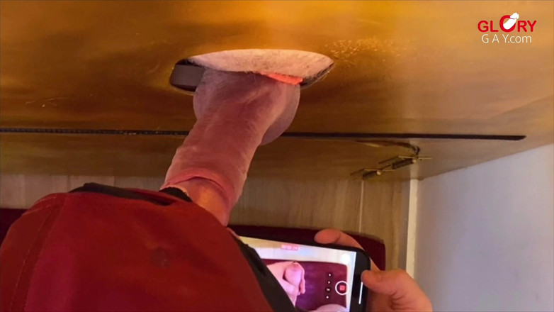 GLORYHOLEGAYS: Il grosso cazzo del patrigno riceve lingua e adorazione delle...