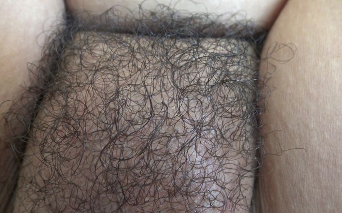 Stepmom Susan: Una panterona pelosa vuole che tu scopra il suo corpo...