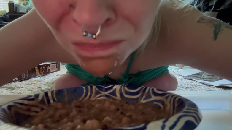 Hot potato girl: Upokarzająca pora na kolację