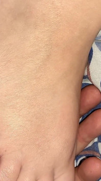 Sborra sui piedi sexy
