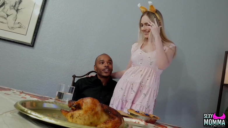 Sexy Momma XXX: Üvey anne ve üvey kızlarının Şükran Günü ikramı!