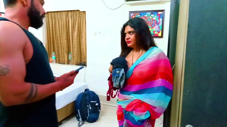 Jayanta Banik: Une femme au foyer desi a soudainement joui devant son...