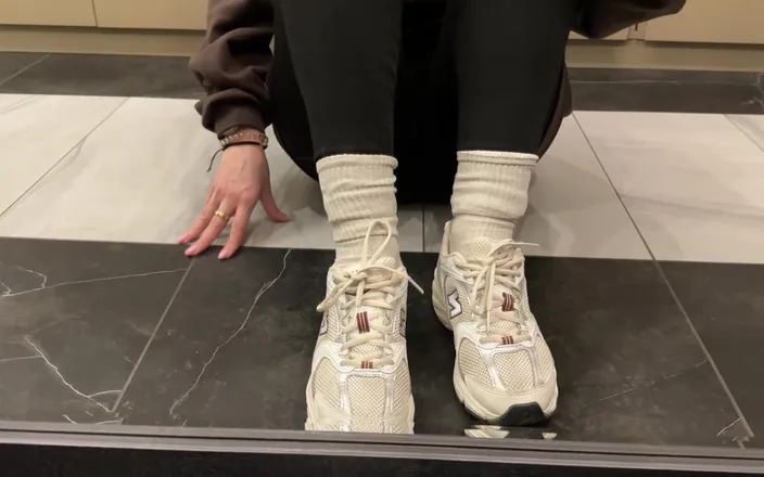 Art Sunny: Sweaty Post-workout Feet