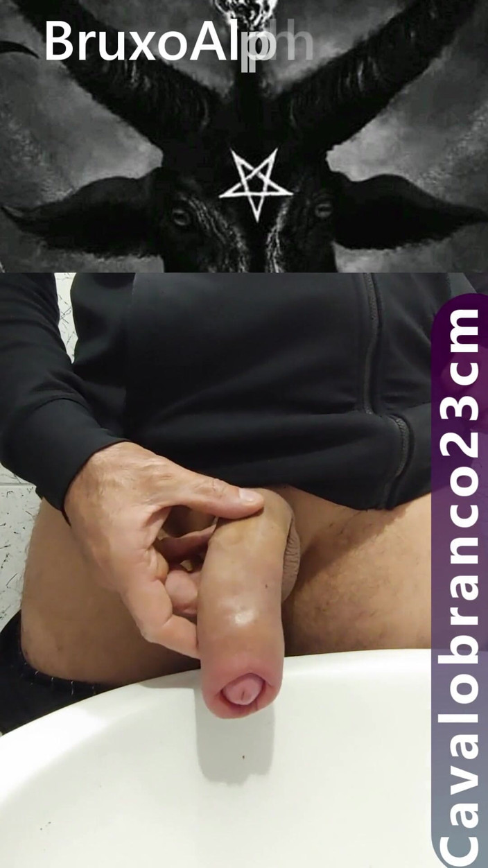 BruxoAlpha777: पेशाब करना और छड़ी से ताली बजाना