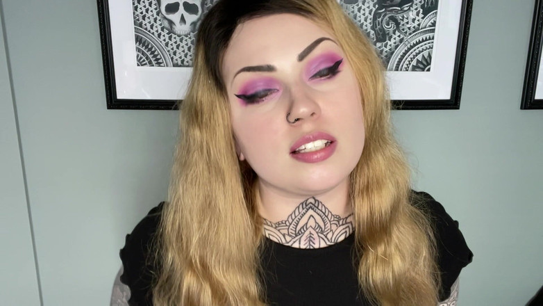 Miss Valentina: Phẫu thuật hoán đổi giới tính phục tùng