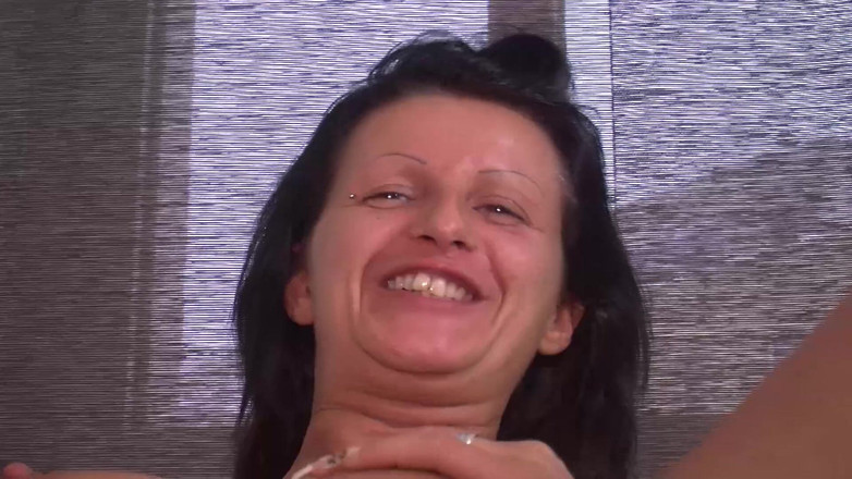 Busty German Sluts: Je to prsatá německá MILFka, která je tu, aby si...