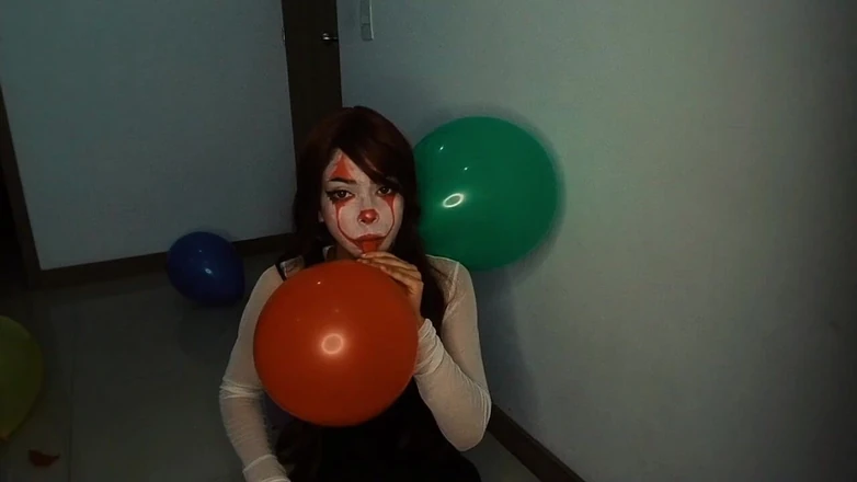 Cindy Luna Petite: Ballons and Nightmares.you'll Float Too