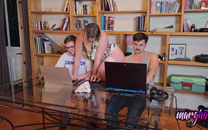 Sexymarghot: Fortnite game, diganggu sama ibu tirinya yang hot