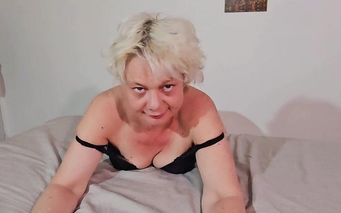 Sofy13: Ta petite salope préférée est de retour