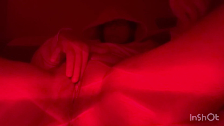 KapkanAruniCouple: Malá nevlastní sestra si připravuje kundičku.