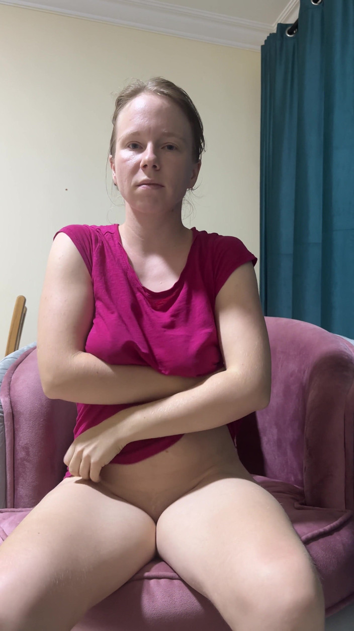 SweetLucy96: Žhavá MILF S Nadrženými Nohama A Rovnátky Orgasmy