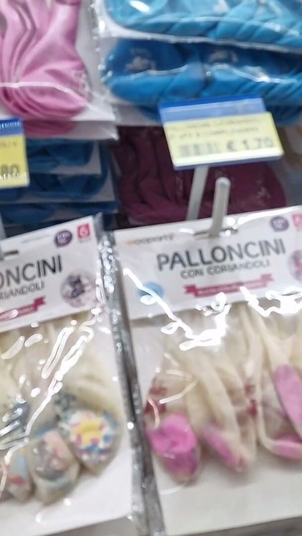Nicoletta Embassi: Balon Magazin De Tur: Admirând Baloane Uriașe, Latex Lucios Și Tachinare...