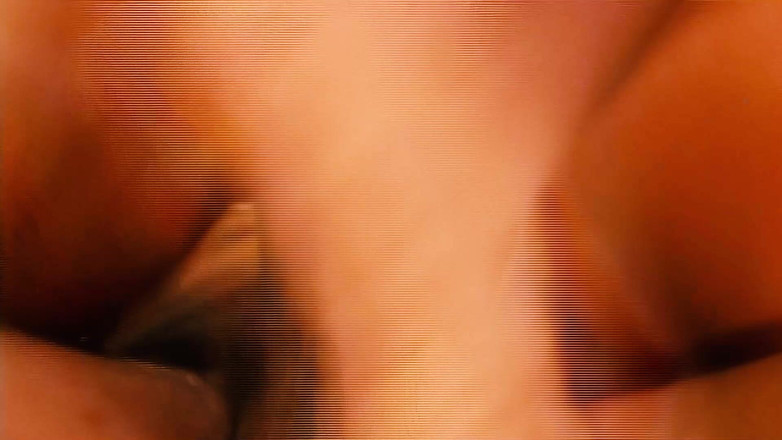 BestPorn85: Une maman blonde fait un trio