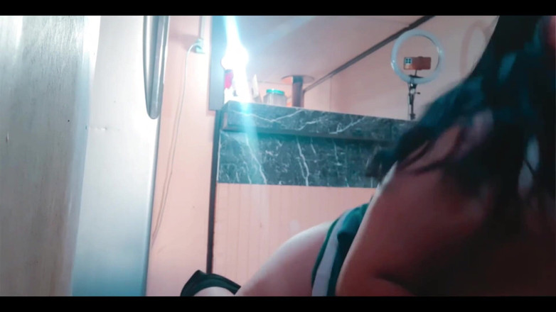 BBW Kelly Mom: 配管工は私の膣に精液を残しました。浮気のBBWが彼氏がいない時に配管工とセックスする