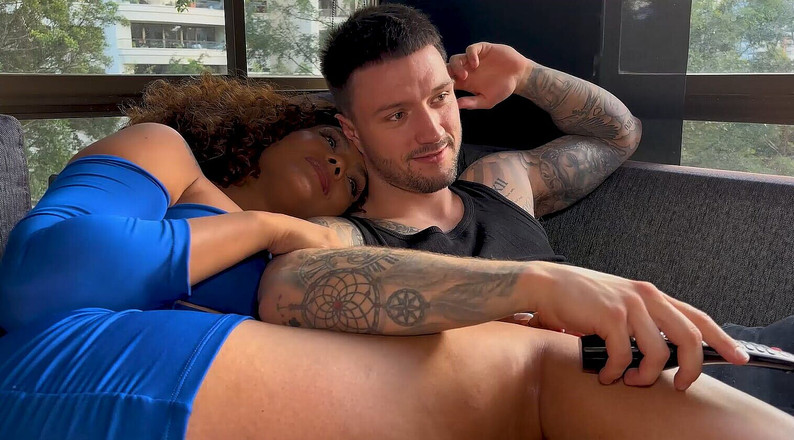 Carla Morelli: 나는 너의 엄마 사랑야! 의붓아들과 인종 간 섹스를 즐기는 콜롬비아 밀프!