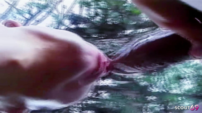 Shemale TS Collection: Ladyboy Latino dengan zakar tebal dikongkek dubur di luar rumah...