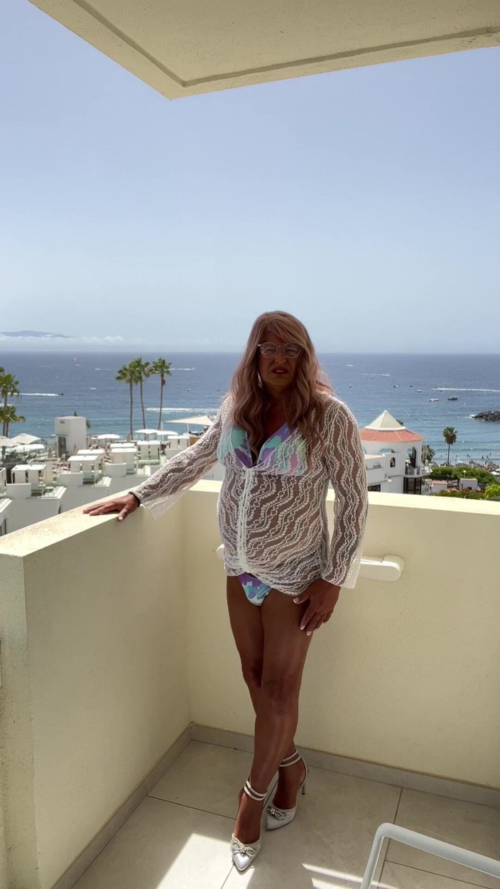 Kellycd: Amateur Crossdresser Kellycd2022 Sexy MILF on Holiday in My Bikini