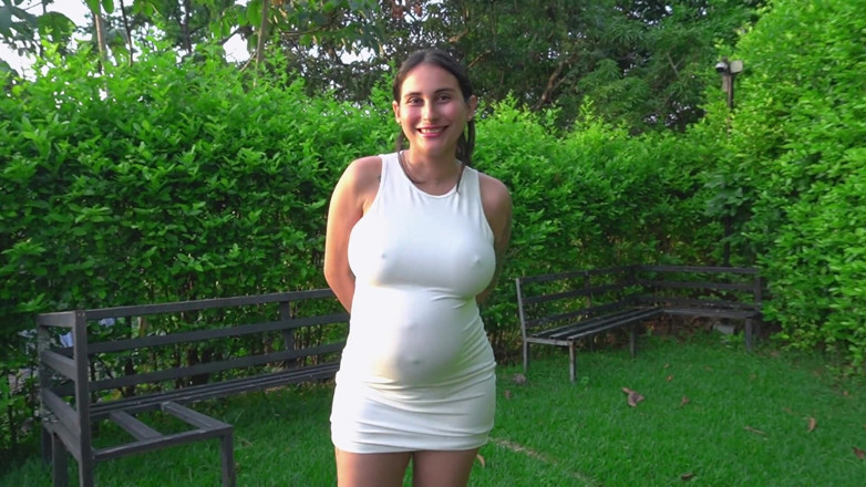 Jenifer Play: Parkta meydan okuma: hamile kız anal tıkaç kullanmayı kabul ediyor