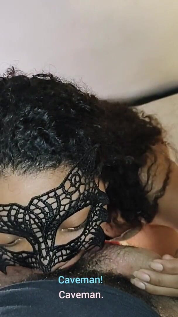 Pietro Montoya: Nevlastní dcera s make-upem si užívá koncentrovaný pohár chcanek