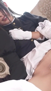 135 cm, 18 Jahre alt, die zum ersten Mal Cosplay ausprobiert Herausfordernde Masturbation, während sie von einem Erwachsenen bei ihrer ersten Fotosession gesehen wird