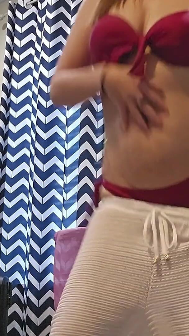 Naomi Naughti: Twerking en fin de semana de esposa caliente