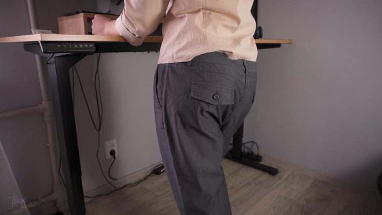 Teasecombo 4K: Pantalonii colegilor cad la locul de muncă în dezastru