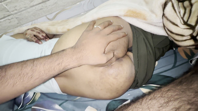 Sexy taniya ki Chut dekho or sexy pose bhi: Seks hardcore penuh dengan ibu tiri