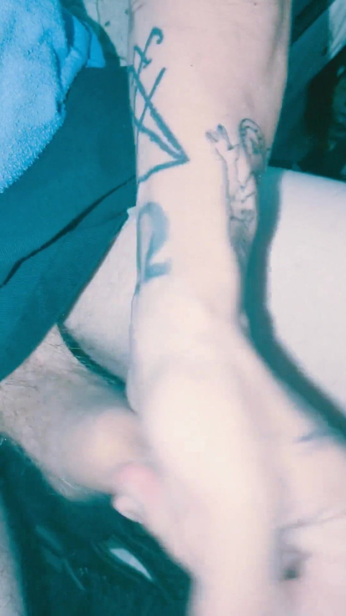 HungBareBackRabbit: Mostrando mis 2 nuevos tatuajes