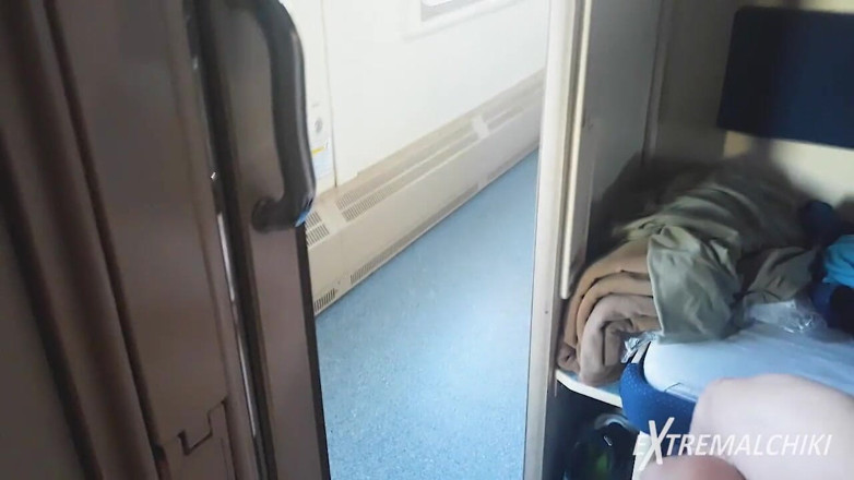 Extremalchiki: Naked Twinks Fuck in the Train