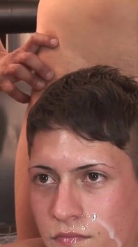 Amazoing bukkake con dei ragazzi gay di younstraight