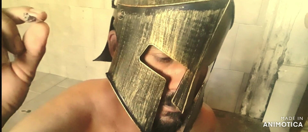 Stink HairyMale: Spartan raucht natürlichen tabak