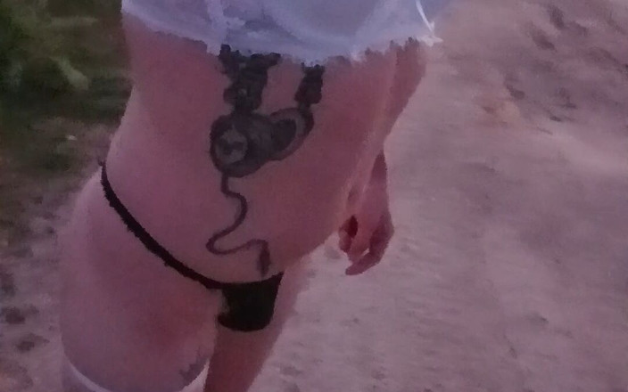 Andyculitolindo1: Ich bin Crossedreser und trage gerne Unterhosen, BHs und gehe...