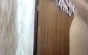 Riya Thakur: Indische Tenn Bhabhi neemt een douche als er niemand thuis...