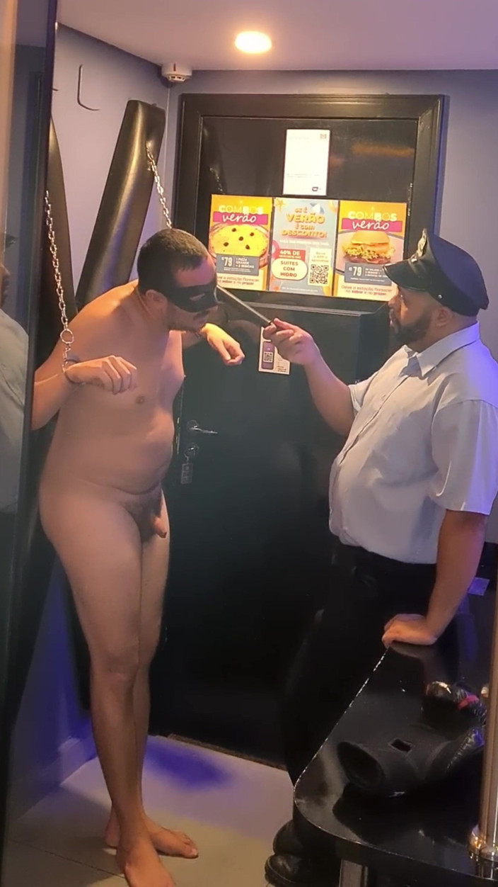 Punchbagplz: 手錠をかけられて試された - ベア・コップのグットパンチセッション